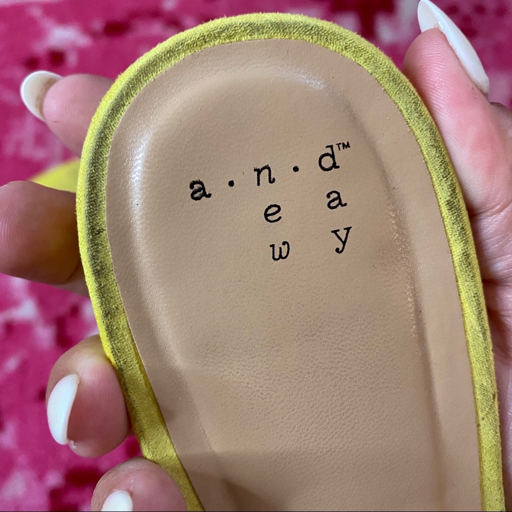 Yellow Target Sandals - Picture 3 of 3